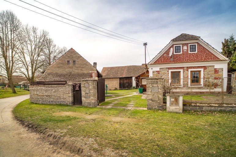 Prodej venkovského rodinného domu, 886 m2, Rakovice